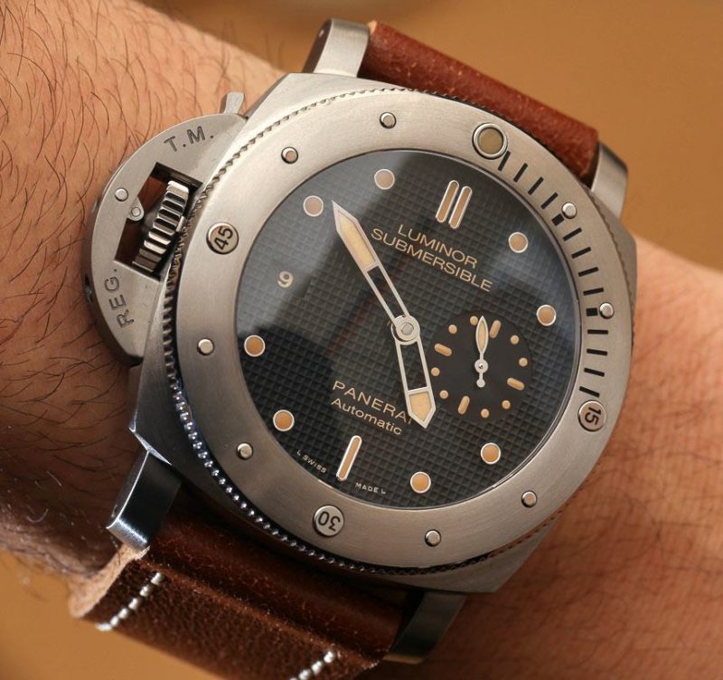 PANERAI-Luminor-Submersible-Left-Handed-Titanio-PAM569-Replica